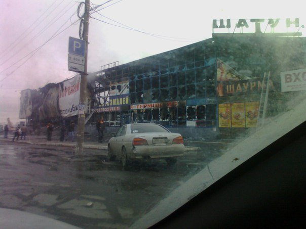 Пожар уничтожил авторынок и бар в Новосибирске